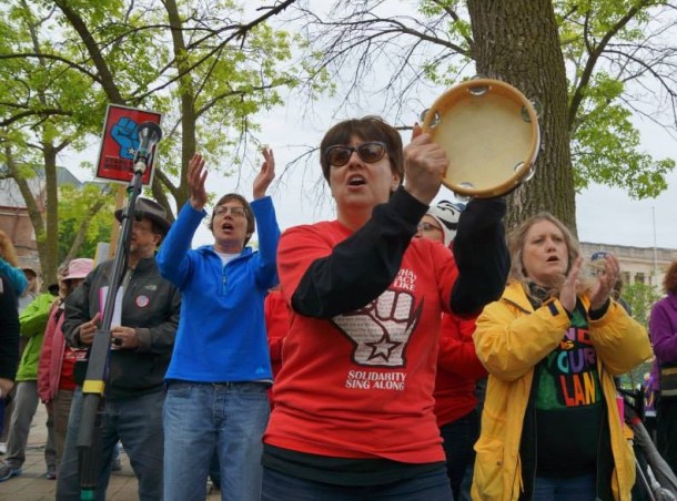 Susan Cohen with Solidarity SingAlong at People Brat Fest 5.25.13