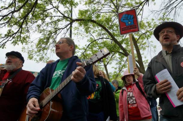 Greg Gordon performs with Solidarity SingAlong at People's Brat Fest